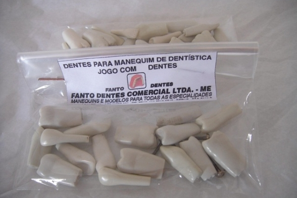 dentes_artificia_4f4bbc80107ceA67AA190-2105-FC45-205B-BFBAC01296ED.jpg